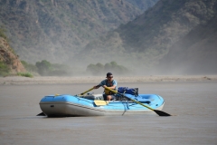 Sam-Morrison-in-high-winds-on-the-Rio-Marañón